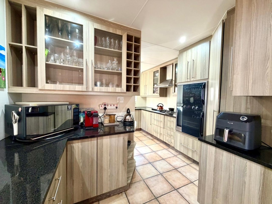 4 Bedroom Property for Sale in Herolds Bay Western Cape